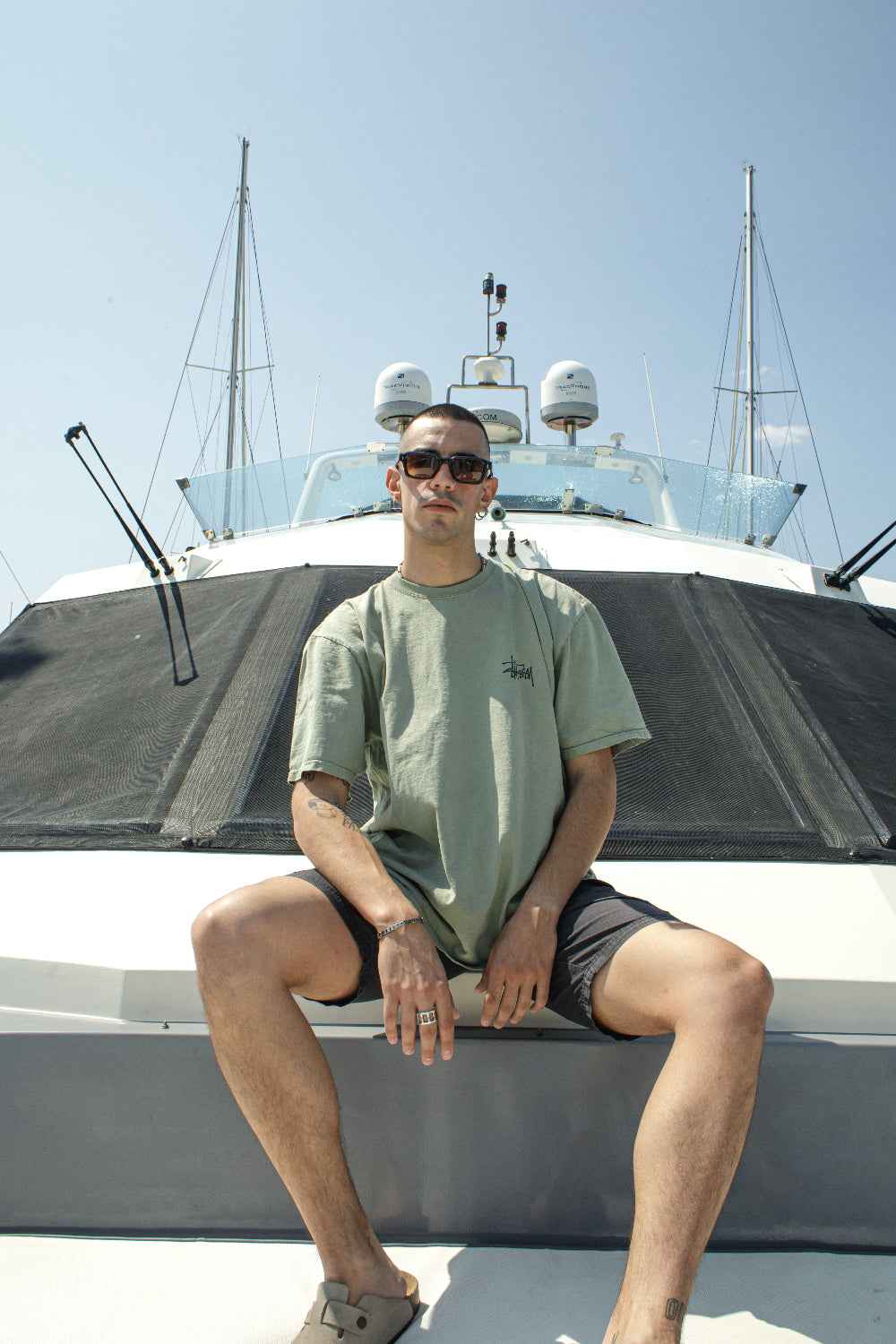 Stussy T-shirt in Olive (XL) - Gods Thrift Athens