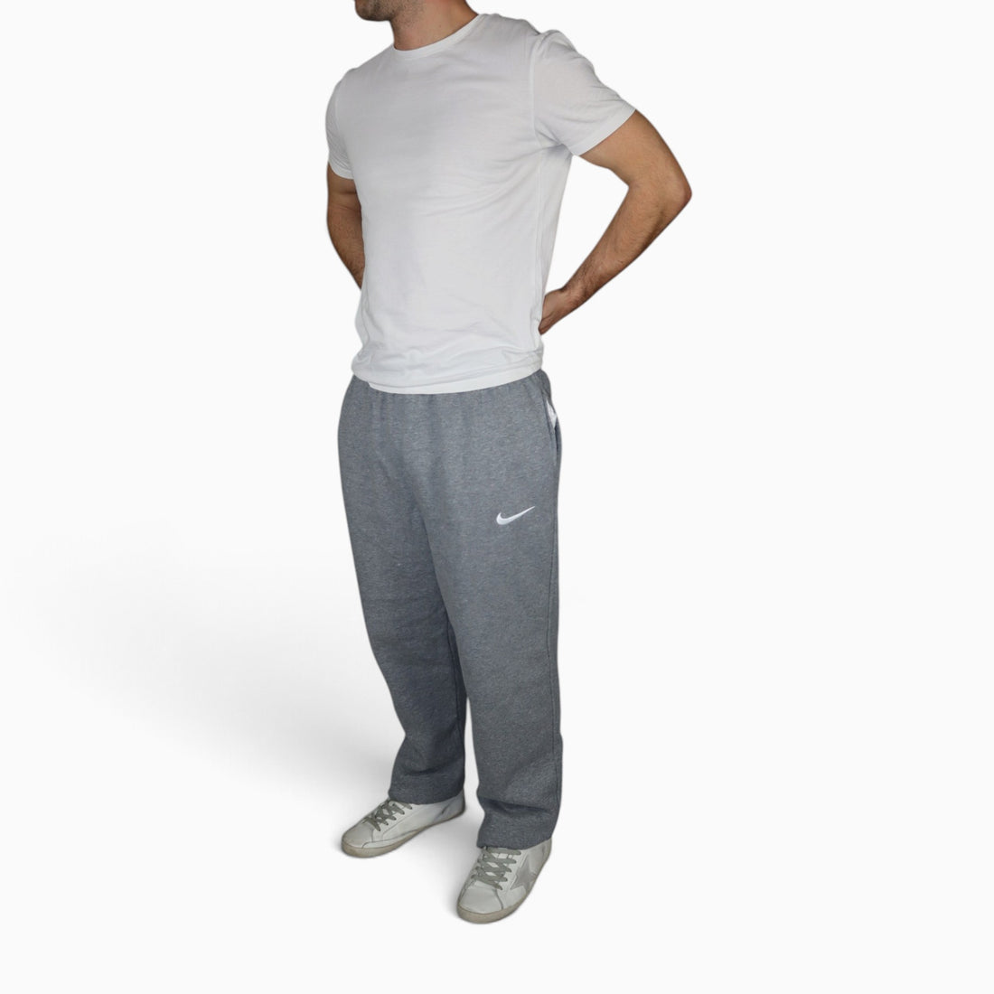 2000s Nike fleece-lined sweatpants in grey — worn