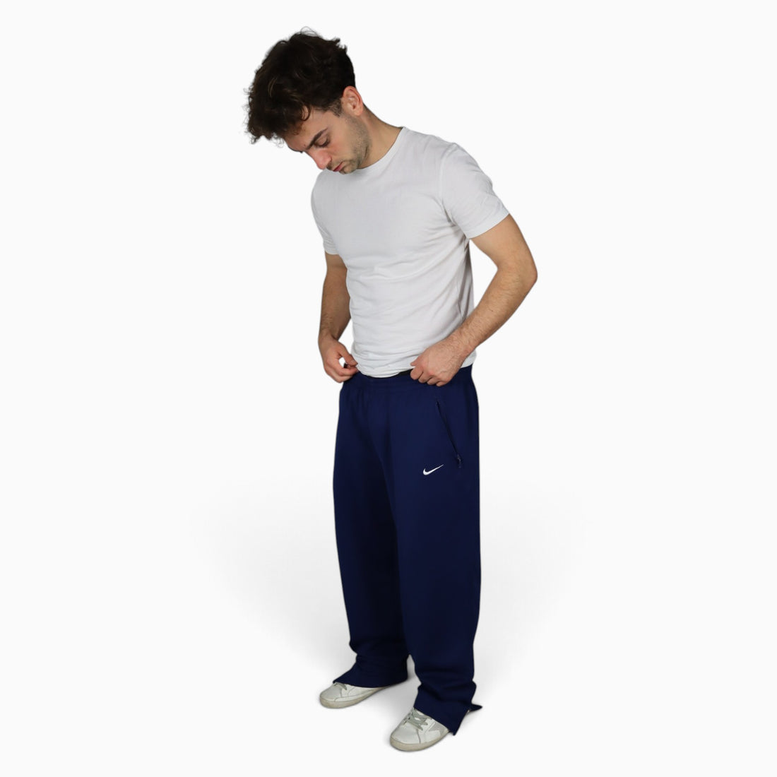 90s Nike trackpants in navy — worn