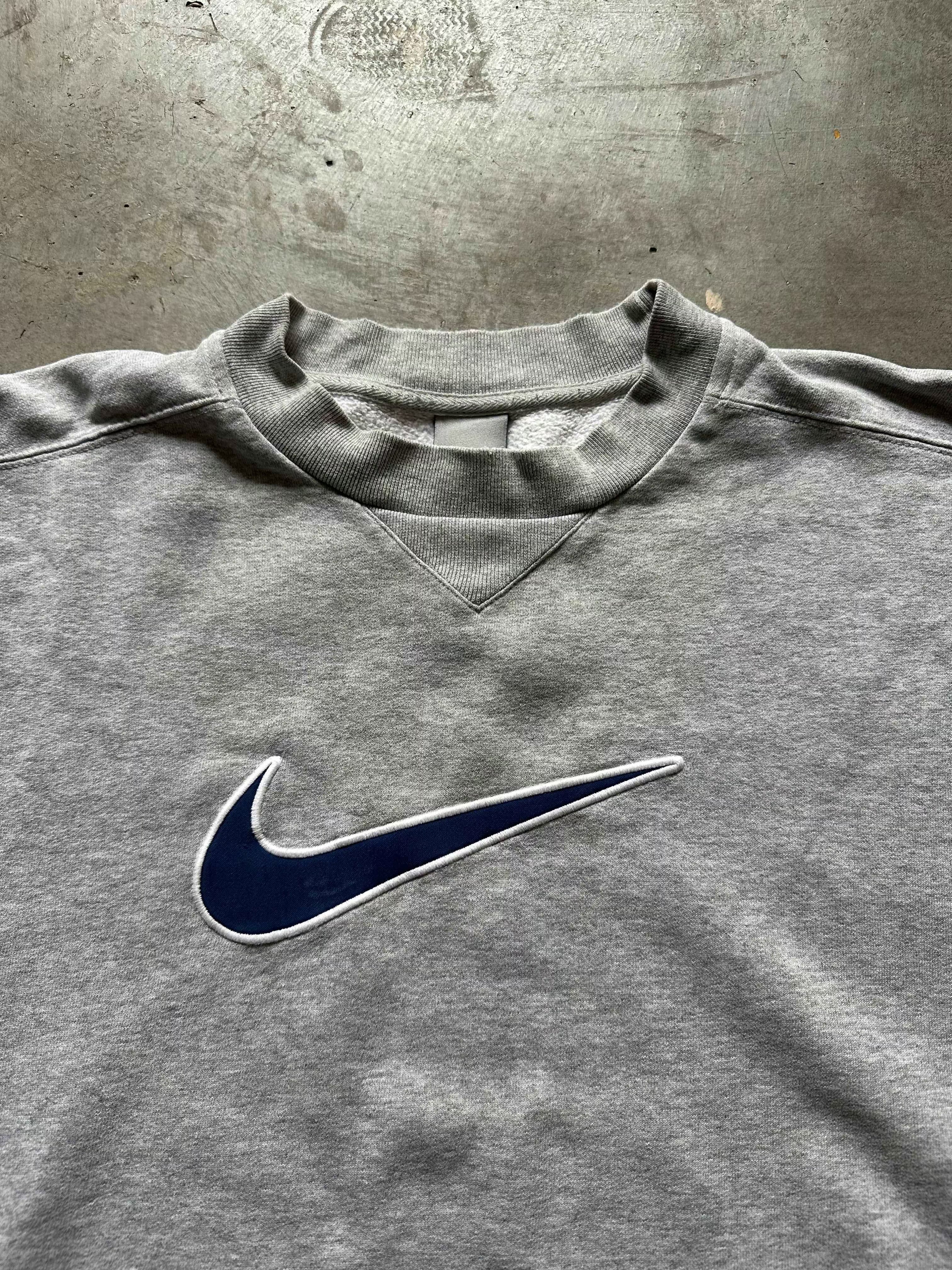 Nike Center swoosh Crewneck Grey (L) - Gods Thrift Athens