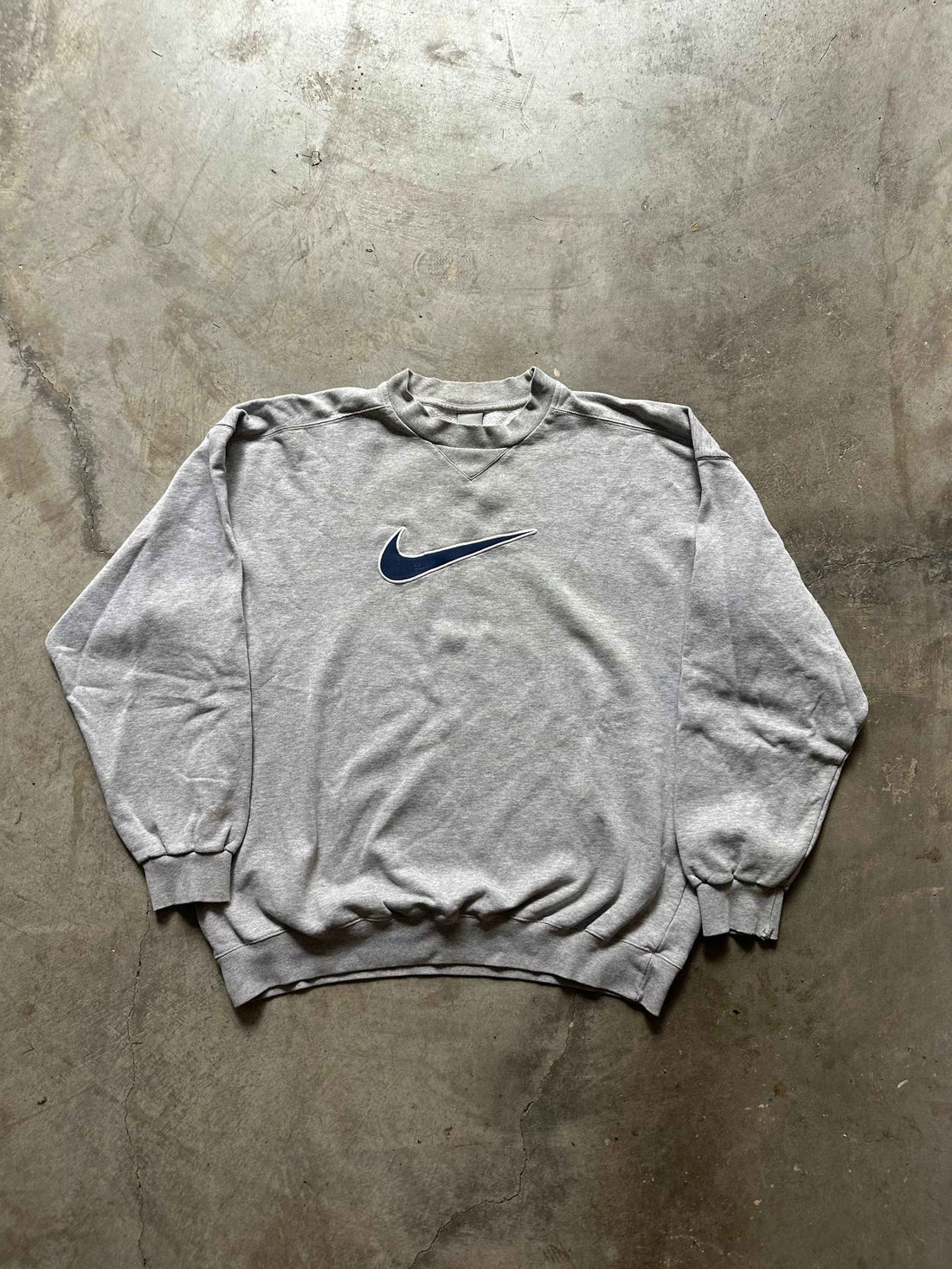 Nike Center swoosh Crewneck Grey (L) - Gods Thrift Athens