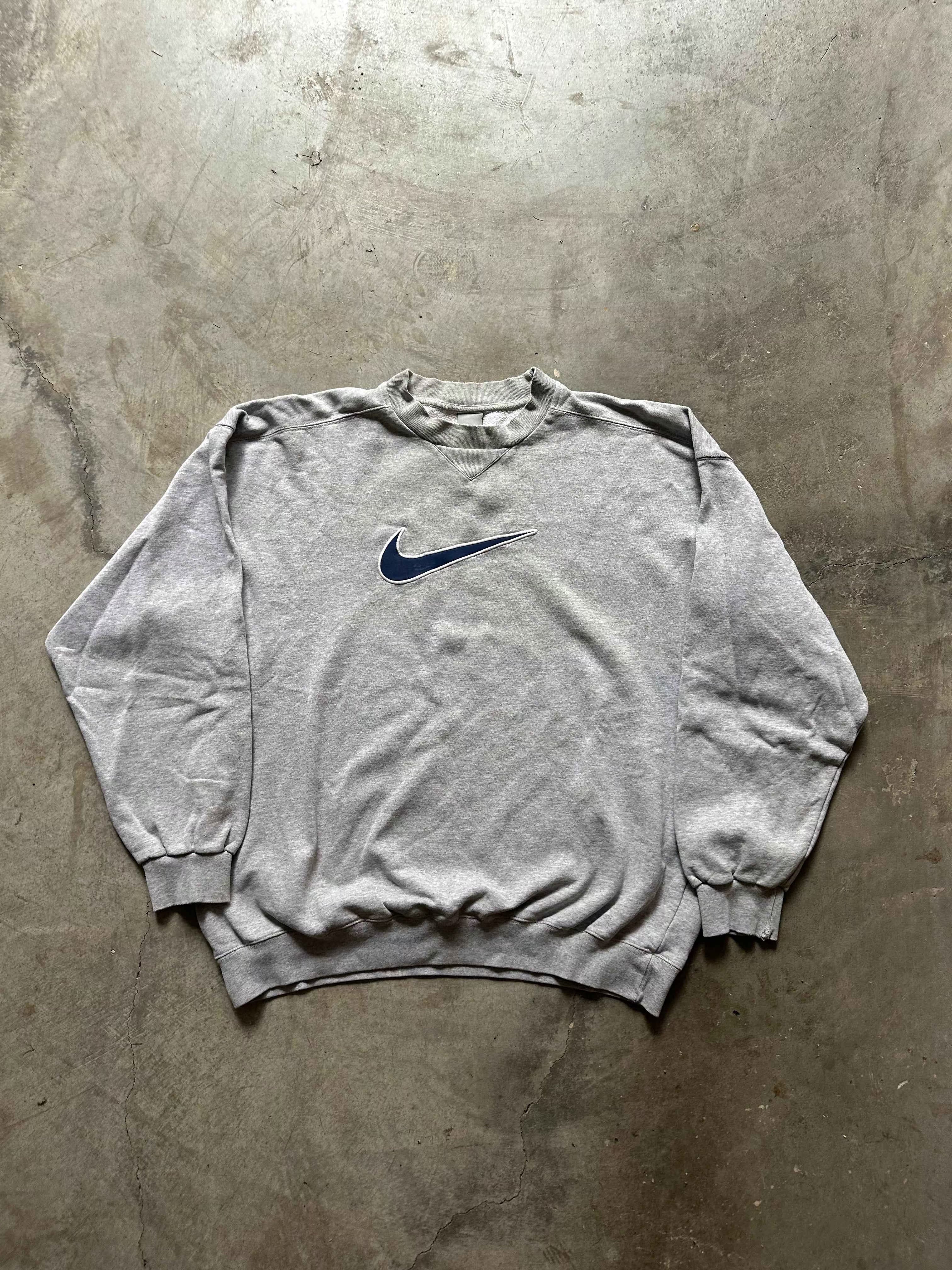 Nike Center swoosh Crewneck Grey (L) - Gods Thrift Athens